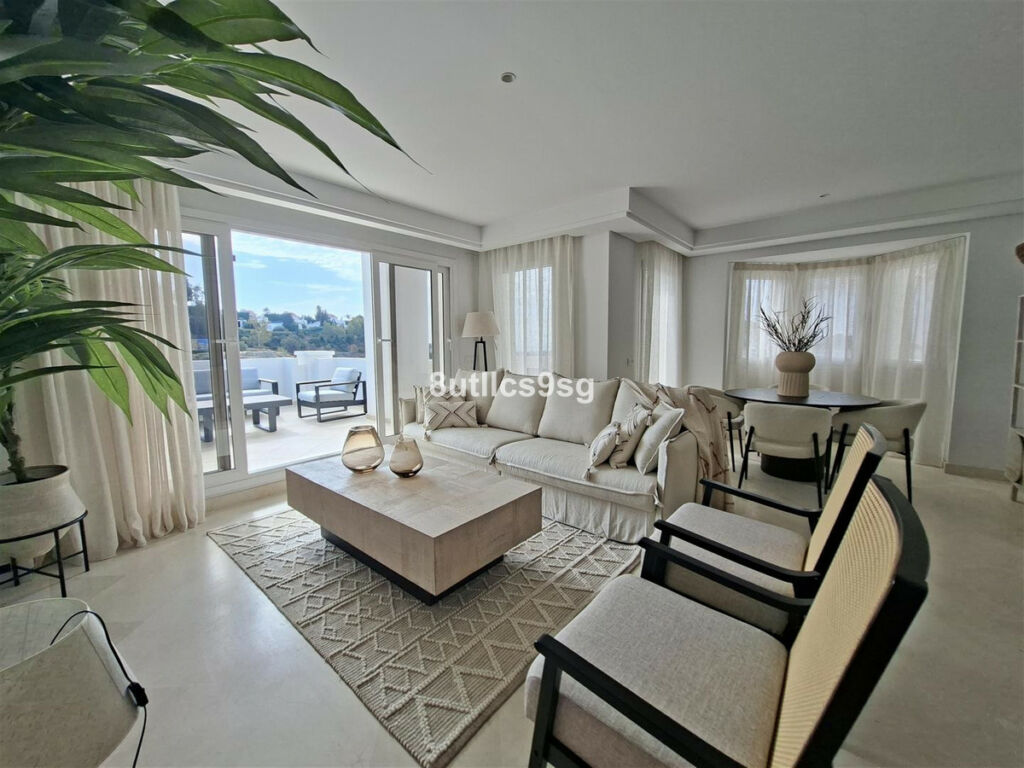 Middle Floor Apartment Aloha Málaga - image 10