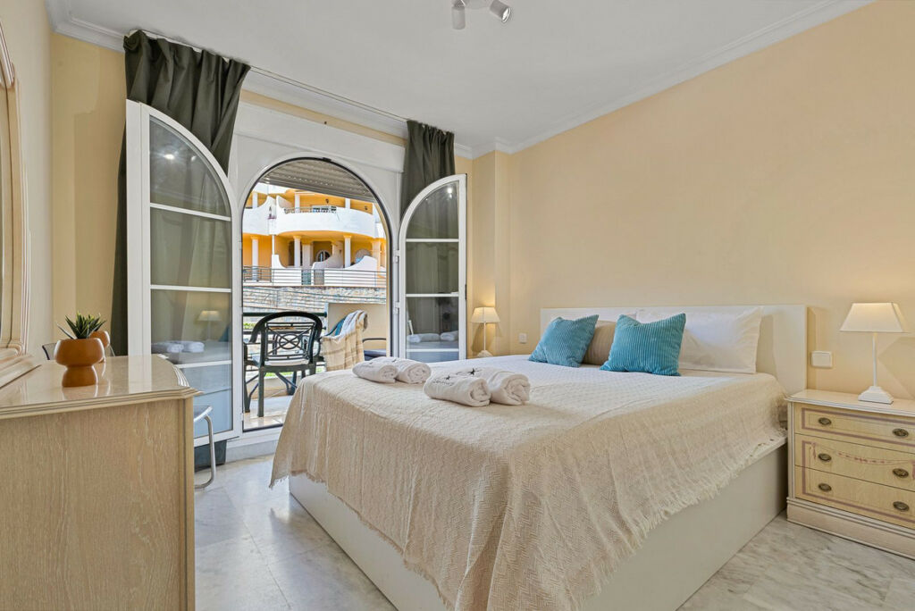Middle Floor Apartment Nueva Andalucía Málaga - image 11