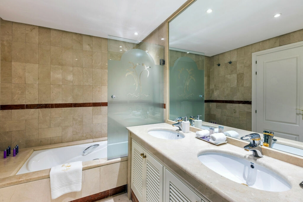 Penthouse Puerto Banús Málaga - image 11