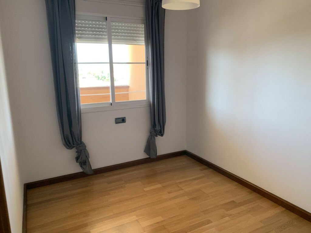 Middle Floor Apartment Estepona Málaga - image 11