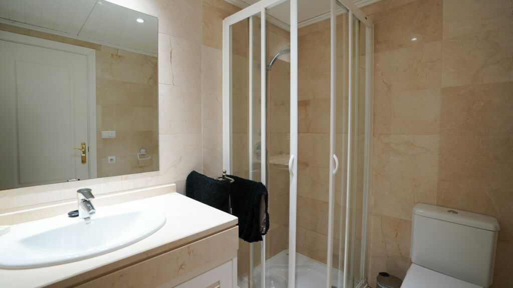 Middle Floor Apartment Benahavís Málaga - image 11