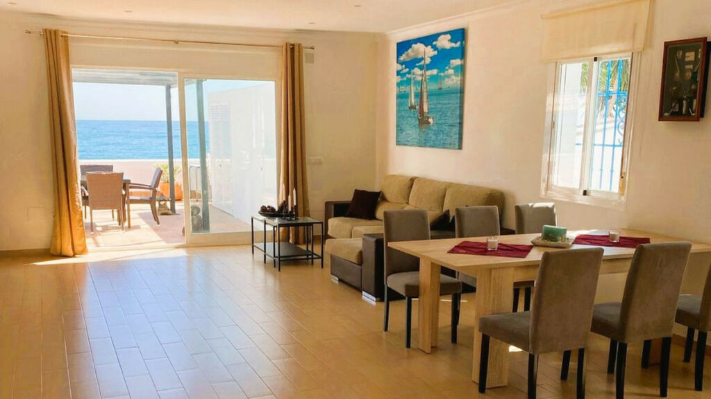 Detached Villa Estepona Málaga - image 11