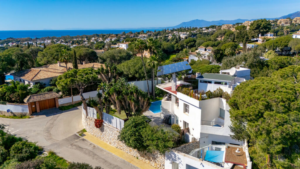 Detached Villa Elviria Málaga - image 11