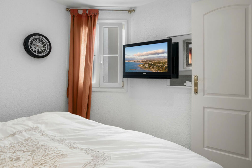 Middle Floor Apartment Puerto Banús Málaga - image 11
