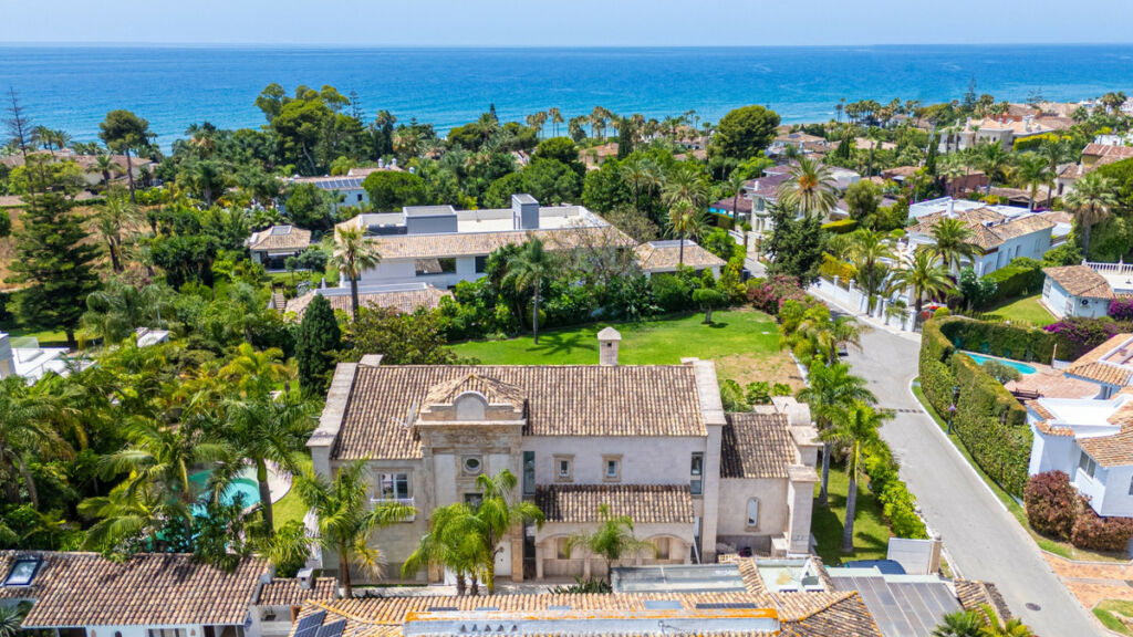 Detached Villa Marbella Málaga - image 11