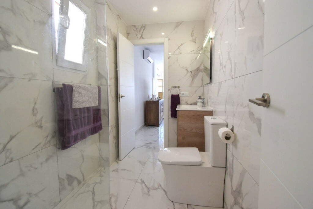 Middle Floor Apartment Villamartin Alicante - image 11
