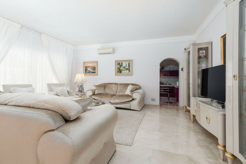 Detached Villa Marbella Málaga - image 11