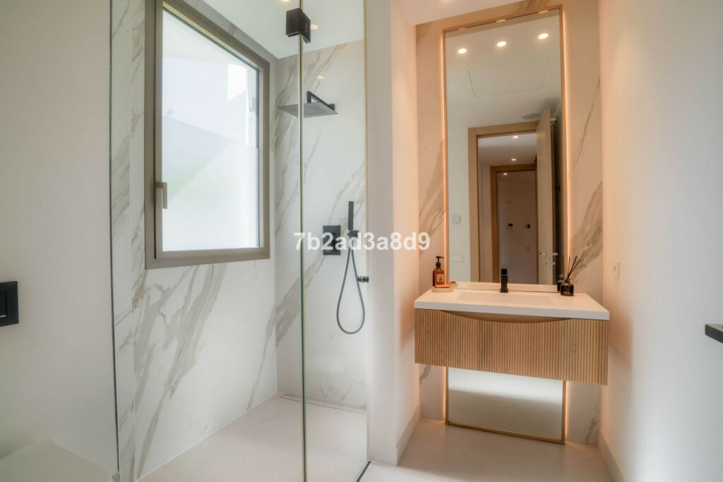Detached Villa Nueva Andalucía Málaga - image 11