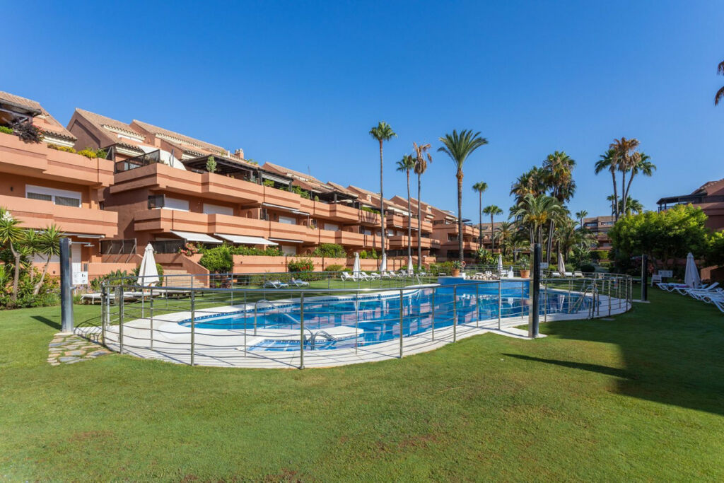 Ground Floor Apartment Puerto Banús Málaga - image 11