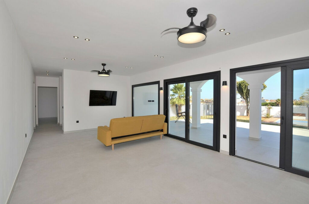Detached Villa El Coto Málaga - image 11