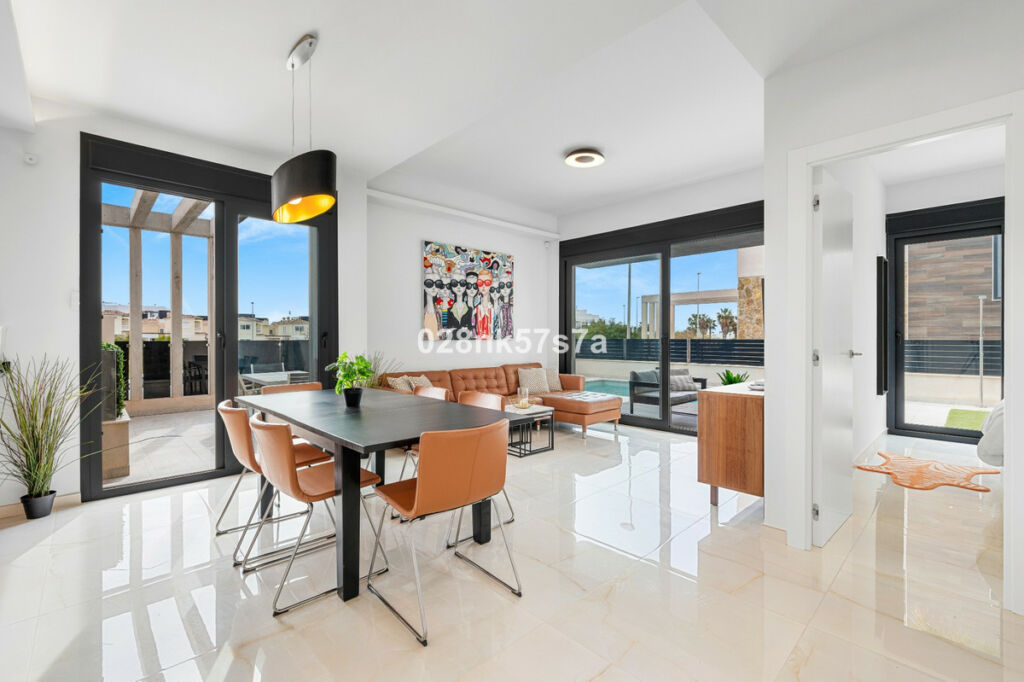 Detached Villa Lomas de Cabo Roig Alicante - image 11