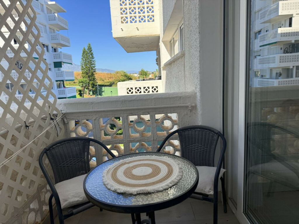 Middle Floor Apartment Estepona Málaga - image 11