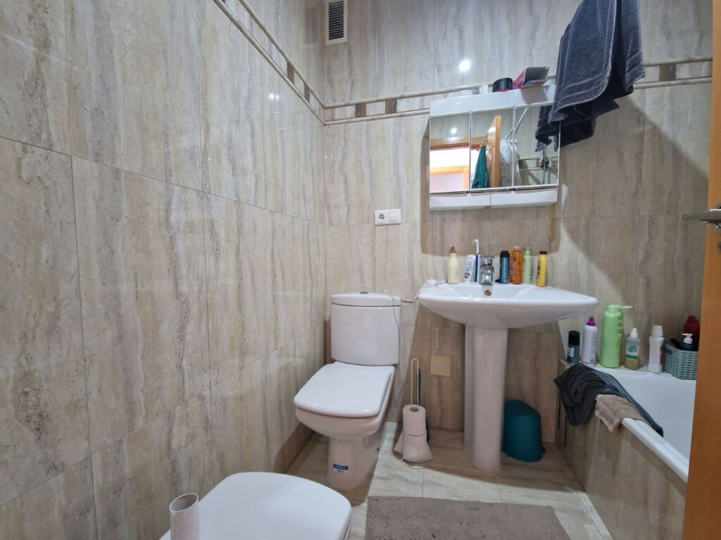 Middle Floor Apartment Torrevieja Alicante - image 11