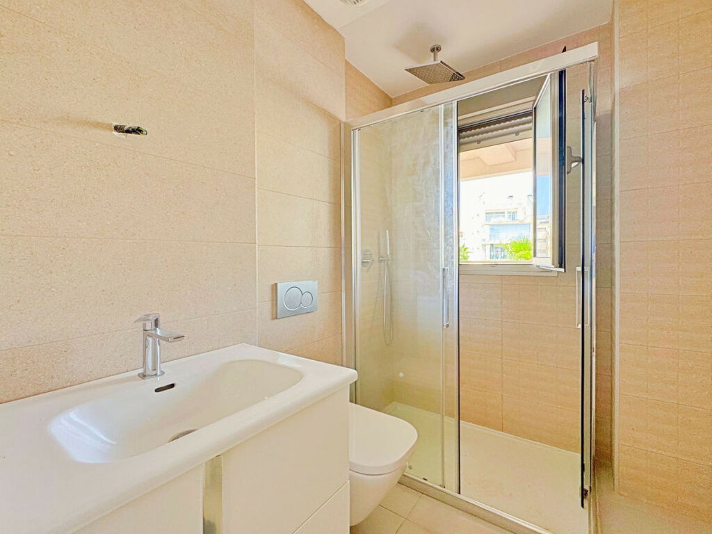 Middle Floor Apartment Villamartin Alicante - image 15