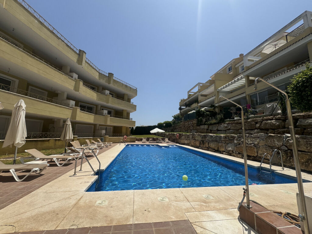 Middle Floor Apartment Nueva Andalucía Málaga - image 11