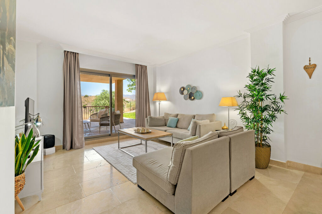 Ground Floor Apartment El Paraiso Málaga - image 9