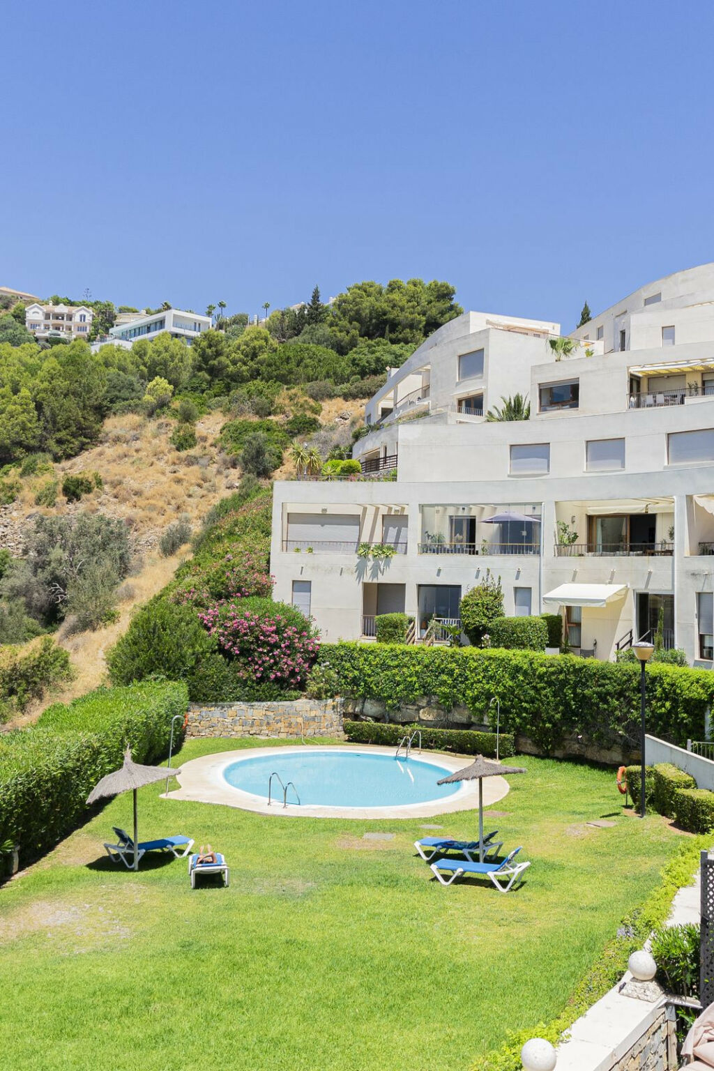 Duplex Altos de los Monteros Málaga - image 11