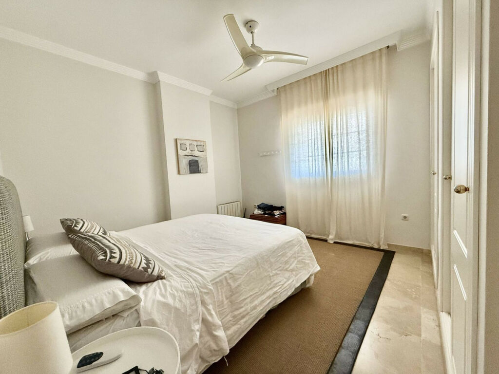 Middle Floor Apartment Nueva Andalucía Málaga - image 11