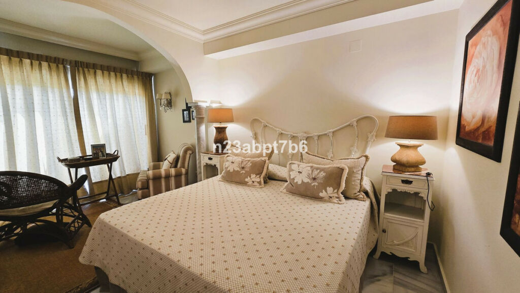 Middle Floor Apartment Nueva Andalucía Málaga - image 11