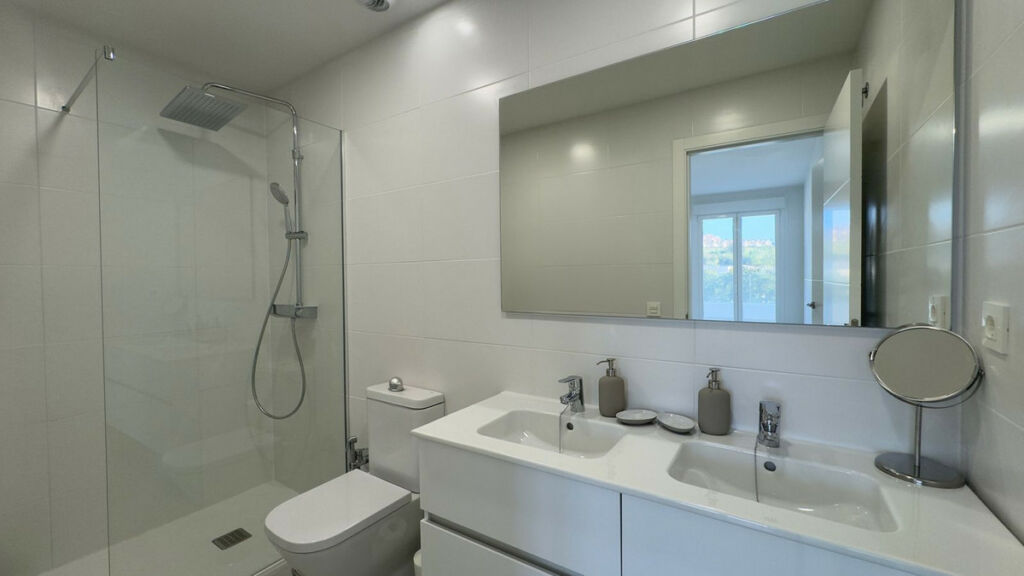 Top Floor Apartment Nueva Andalucía Málaga - image 11
