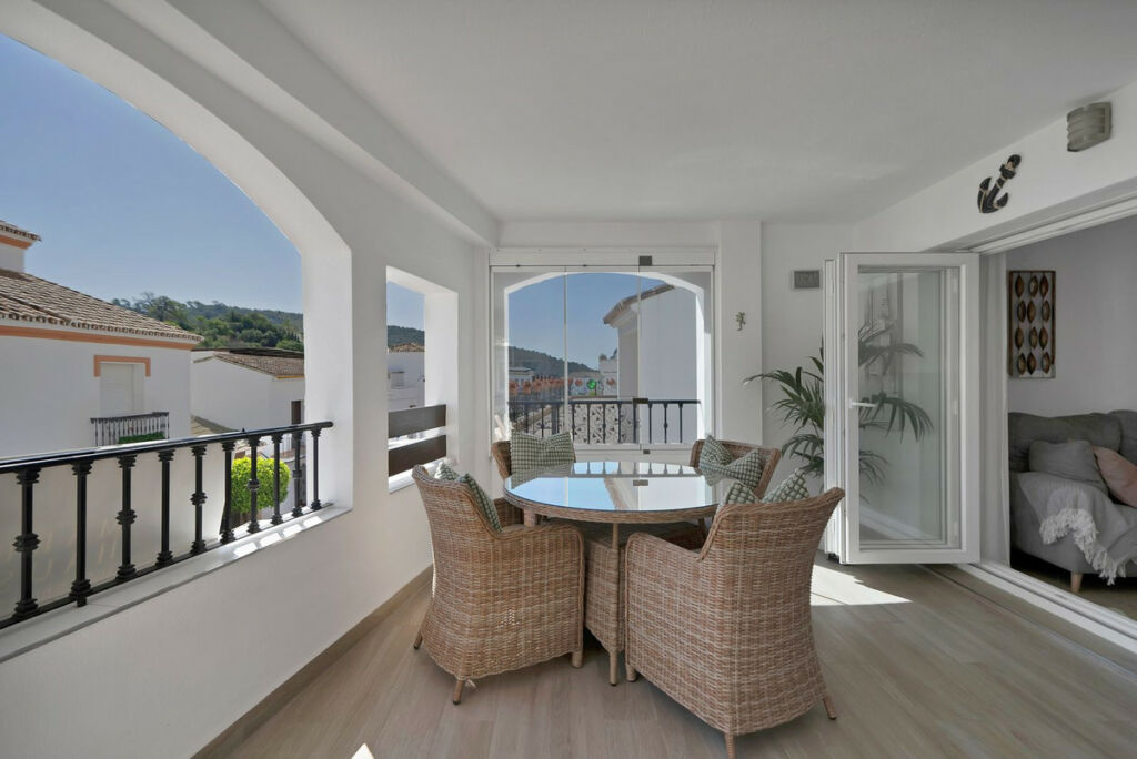 Middle Floor Apartment Benahavís Málaga - image 10