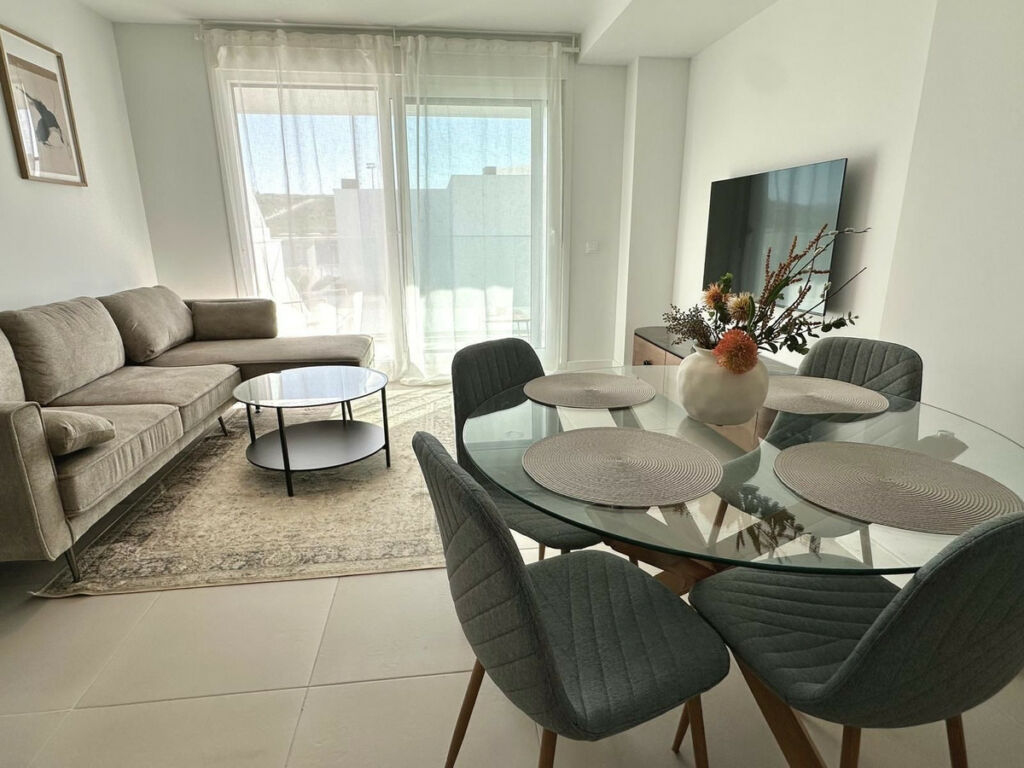 Middle Floor Apartment Estepona Málaga - image 2