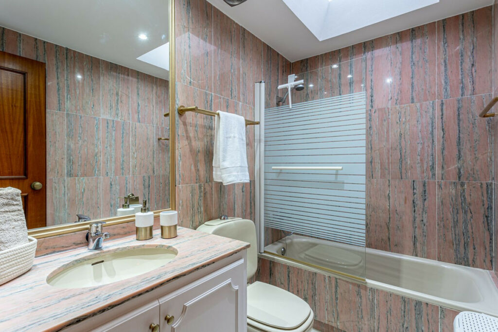 Top Floor Apartment Estepona Málaga - image 11