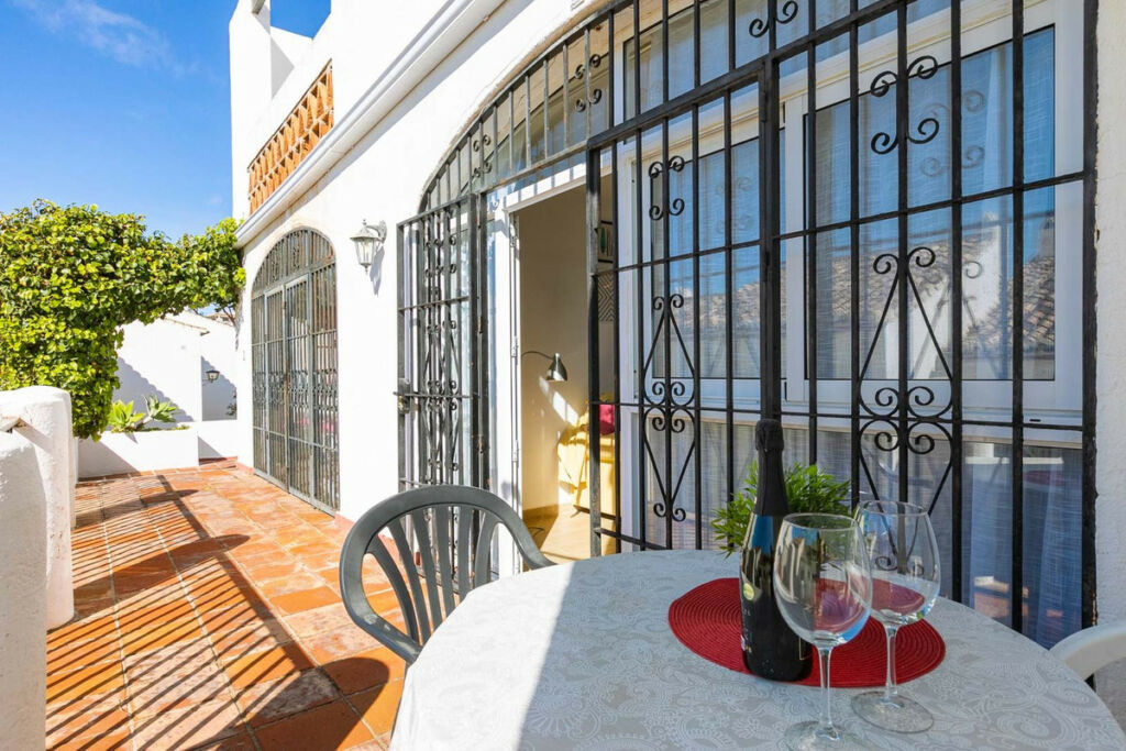 Ground Floor Apartment Calahonda Málaga - image 3