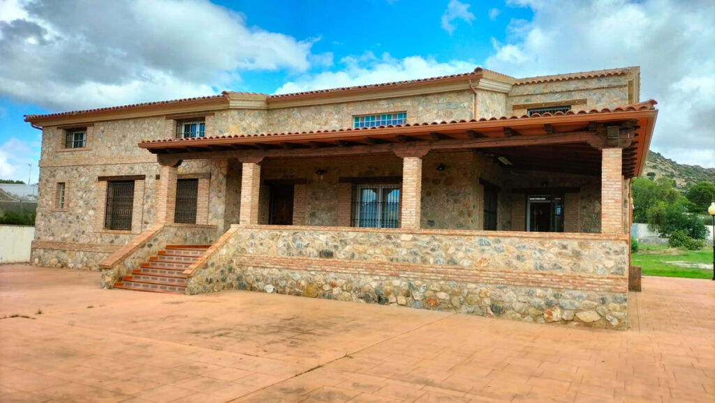 Detached Villa Aspe Alicante - image 11