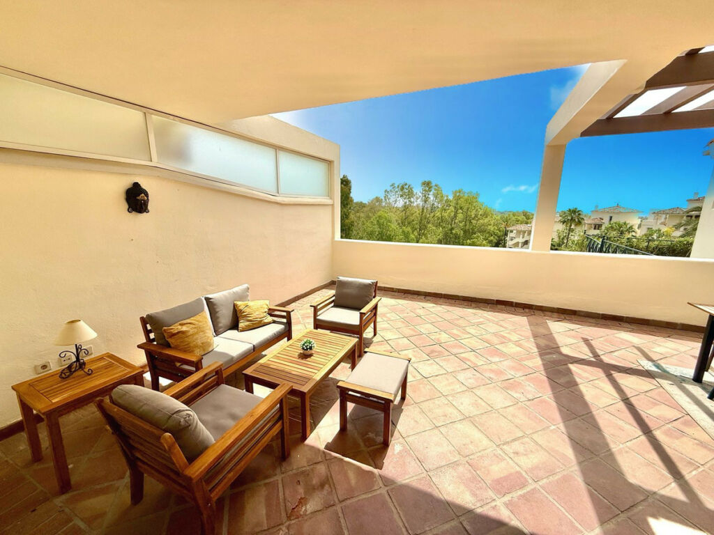 Middle Floor Apartment Nueva Andalucía Málaga - image 11