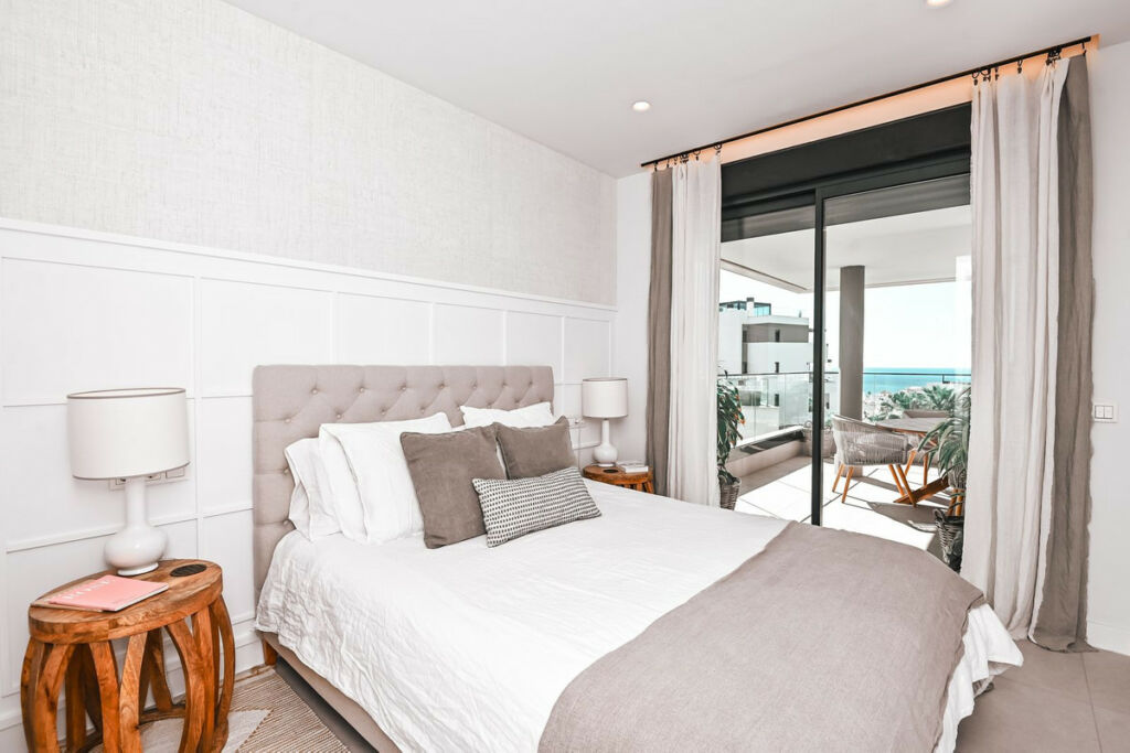 Middle Floor Apartment Estepona Málaga - image 11