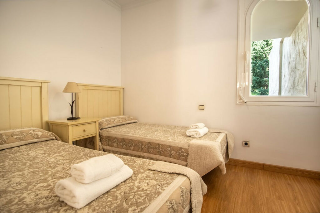 Middle Floor Apartment New Golden Mile Málaga - image 11