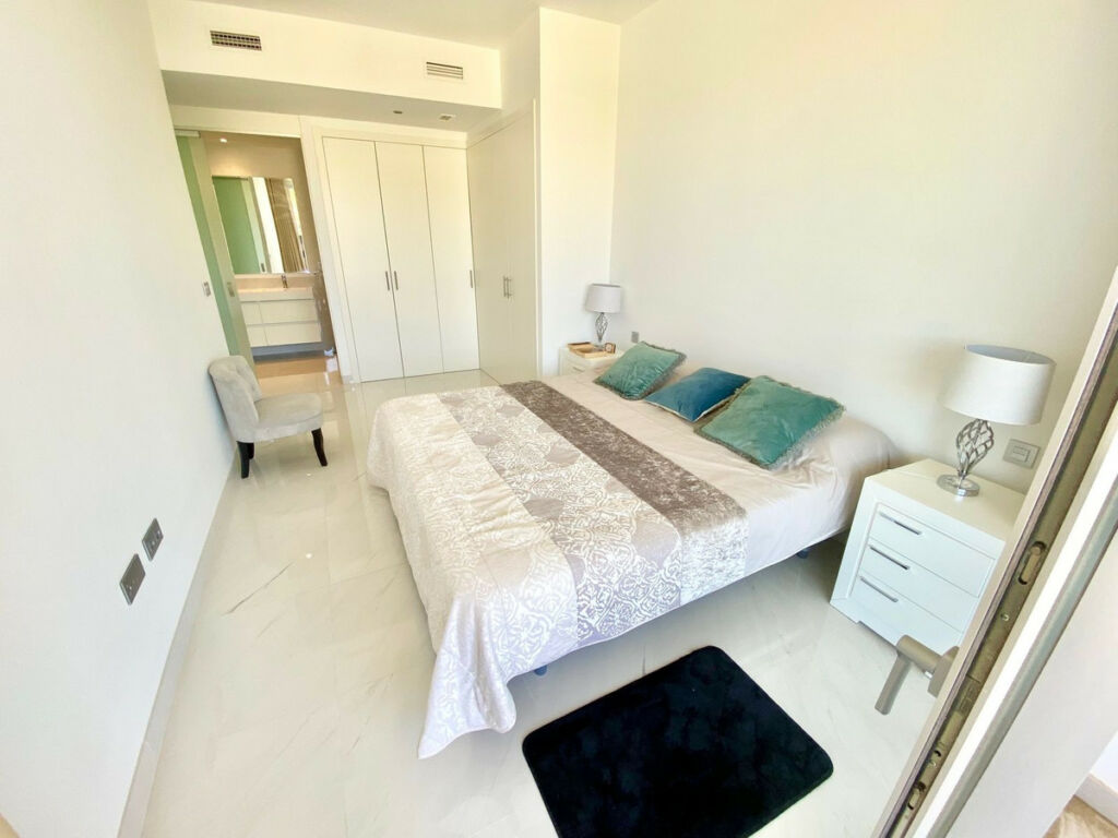 Middle Floor Apartment Estepona Málaga - image 11