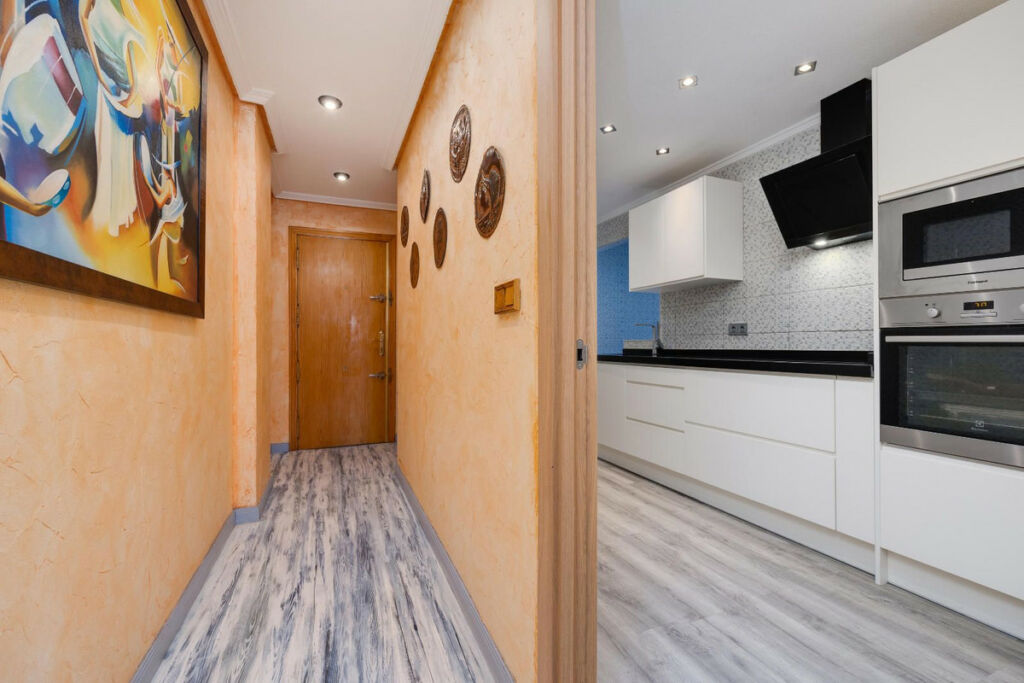 Middle Floor Apartment Torrevieja Alicante - image 11