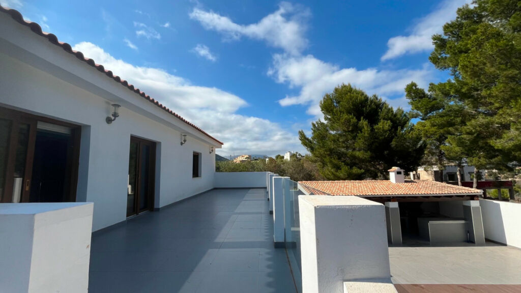 Detached Villa La Nucia Alicante - image 11