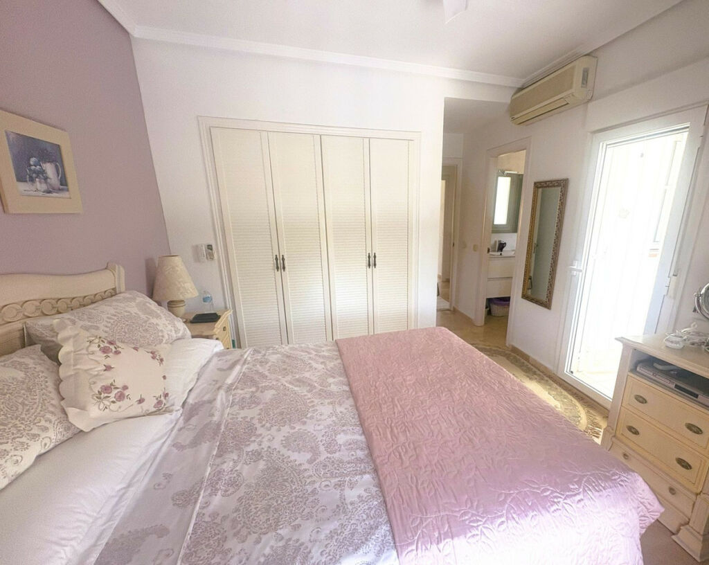 Townhouse La Duquesa Málaga - image 11