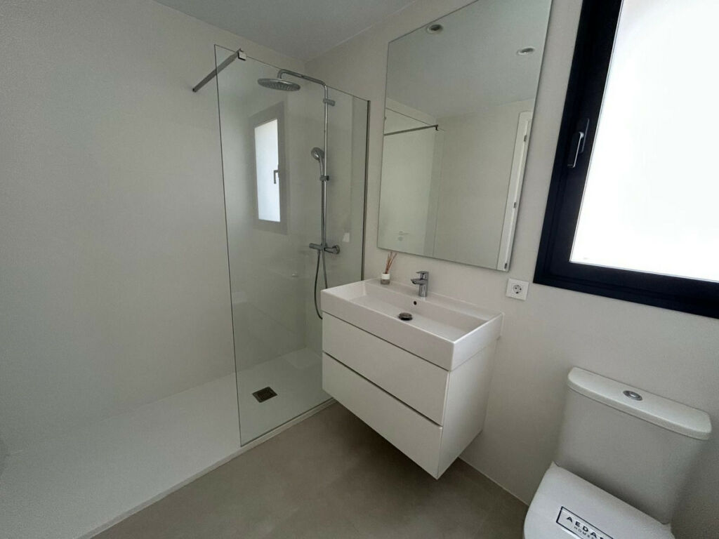 Middle Floor Apartment Estepona Málaga - image 11
