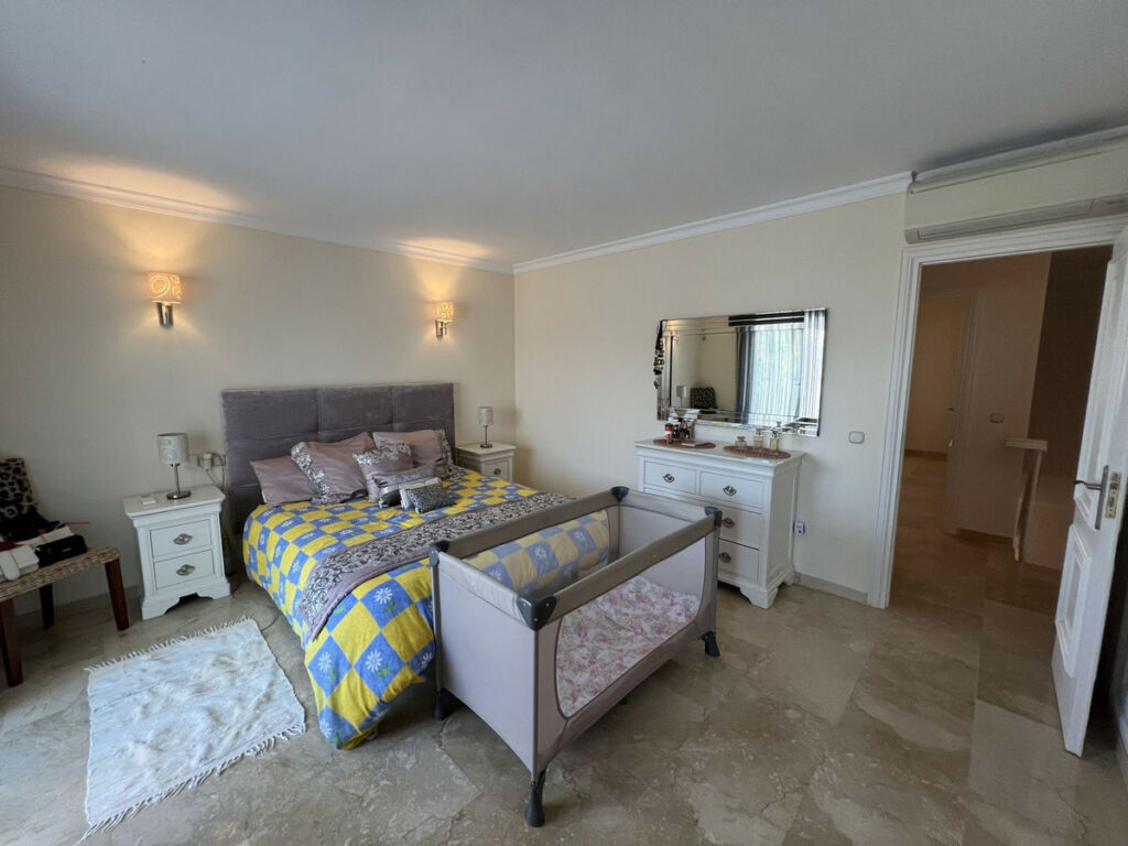 Townhouse El Paraiso Málaga - image 12