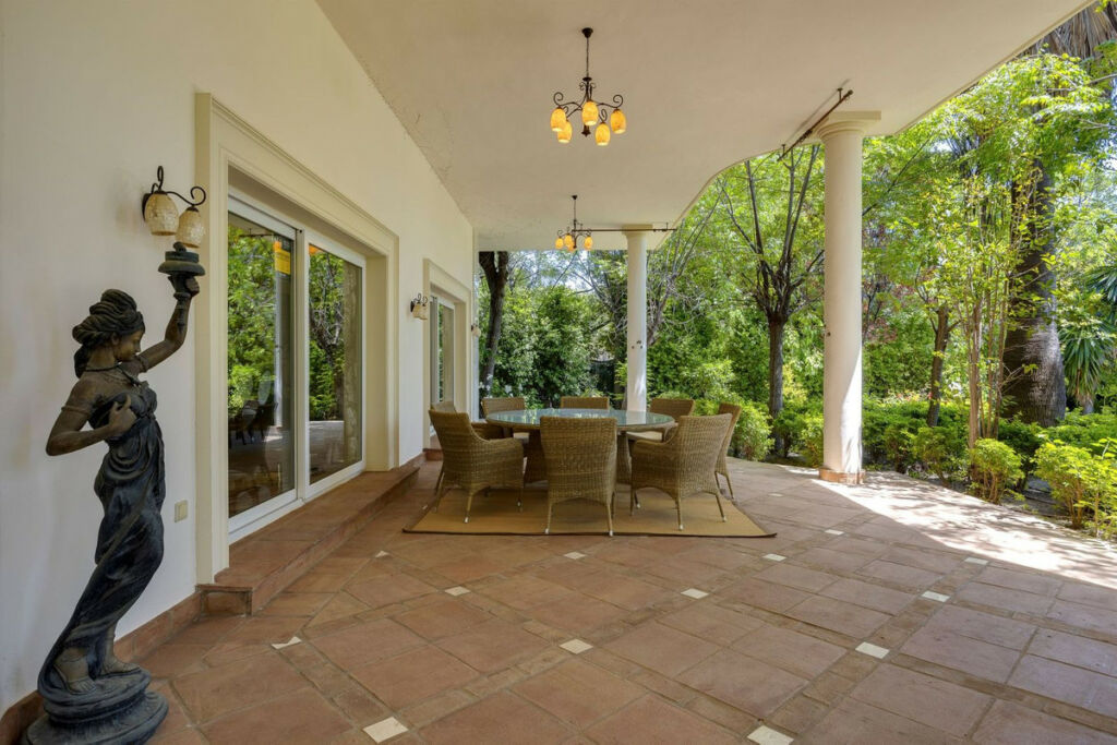 Detached Villa Nagüeles Málaga - image 12