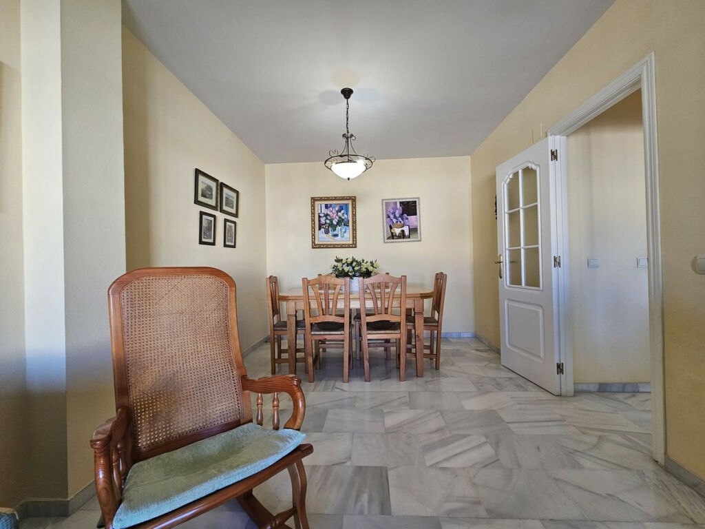 Middle Floor Apartment San Luis de Sabinillas Málaga - image 2
