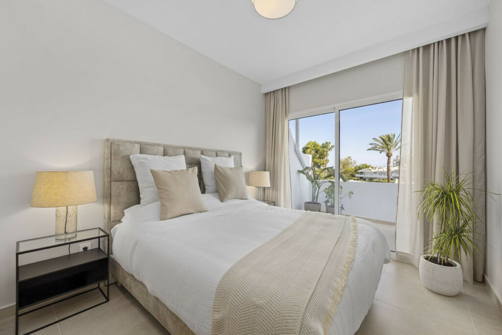 Penthouse Nueva Andalucía Málaga - image 12