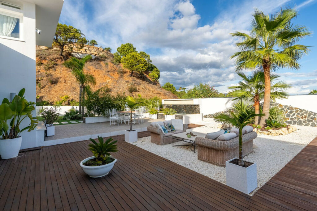 Detached Villa Estepona Málaga - image 11
