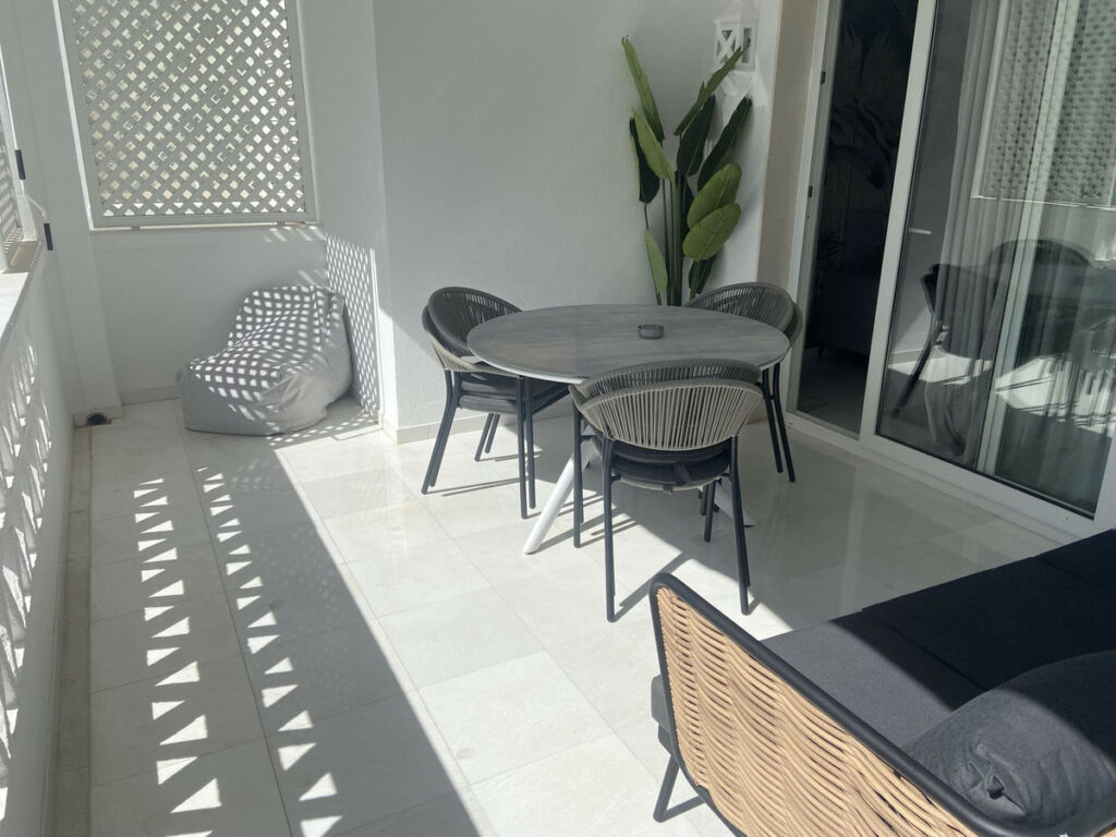 Middle Floor Apartment Puerto Banús Málaga - image 11