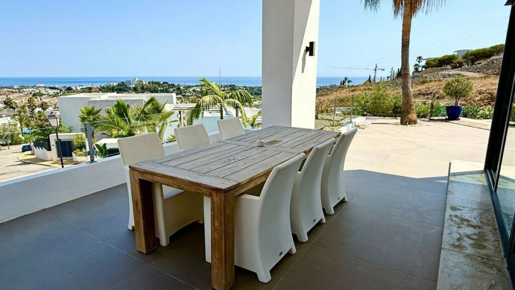Detached Villa El Paraiso Málaga - image 11