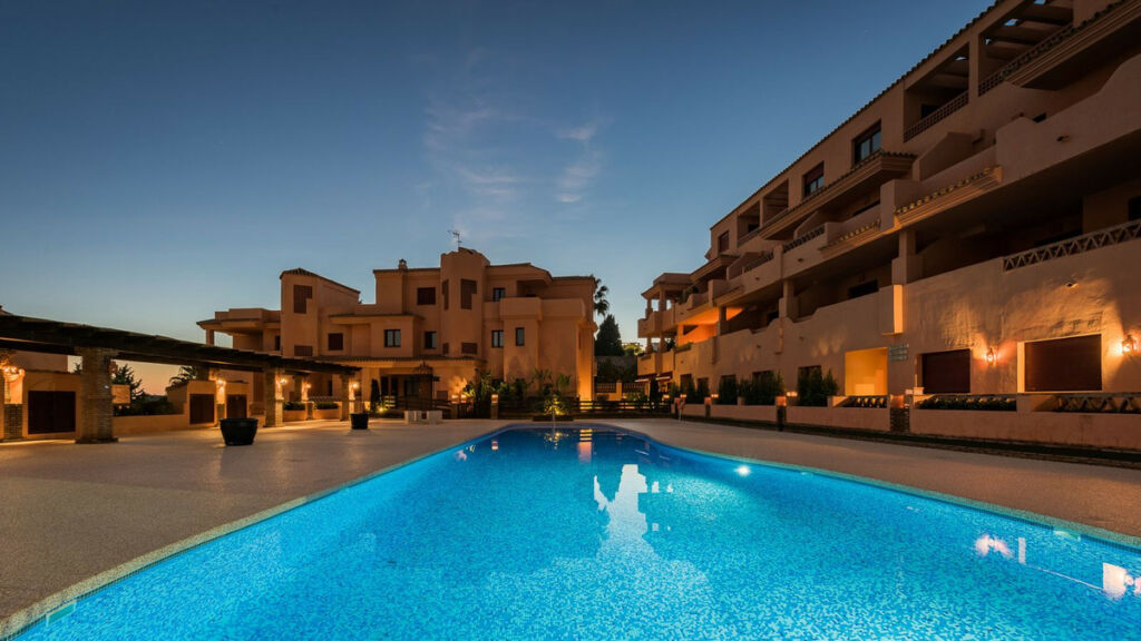 Middle Floor Apartment Benahavís Málaga - image 11