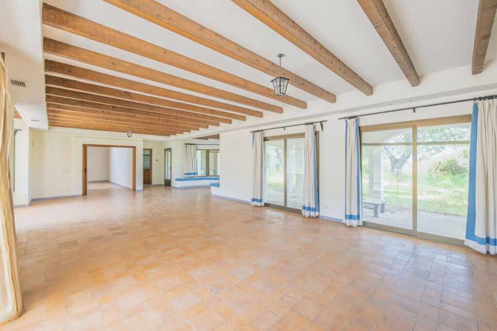 Detached Villa San Roque Club Cádiz - image 11