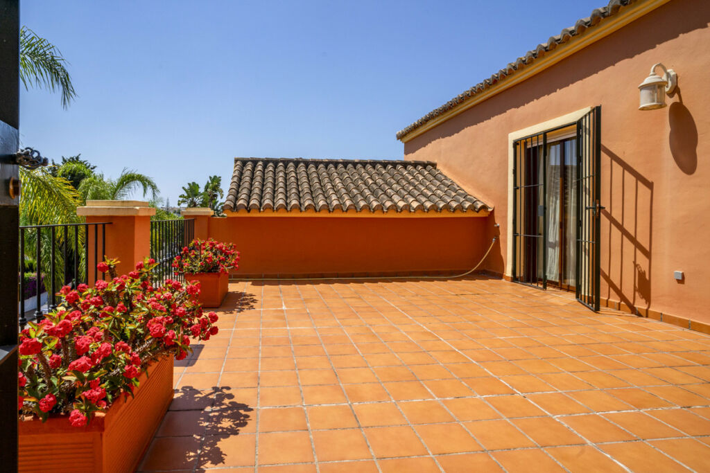 Detached Villa Guadalmina Alta Málaga - image 11