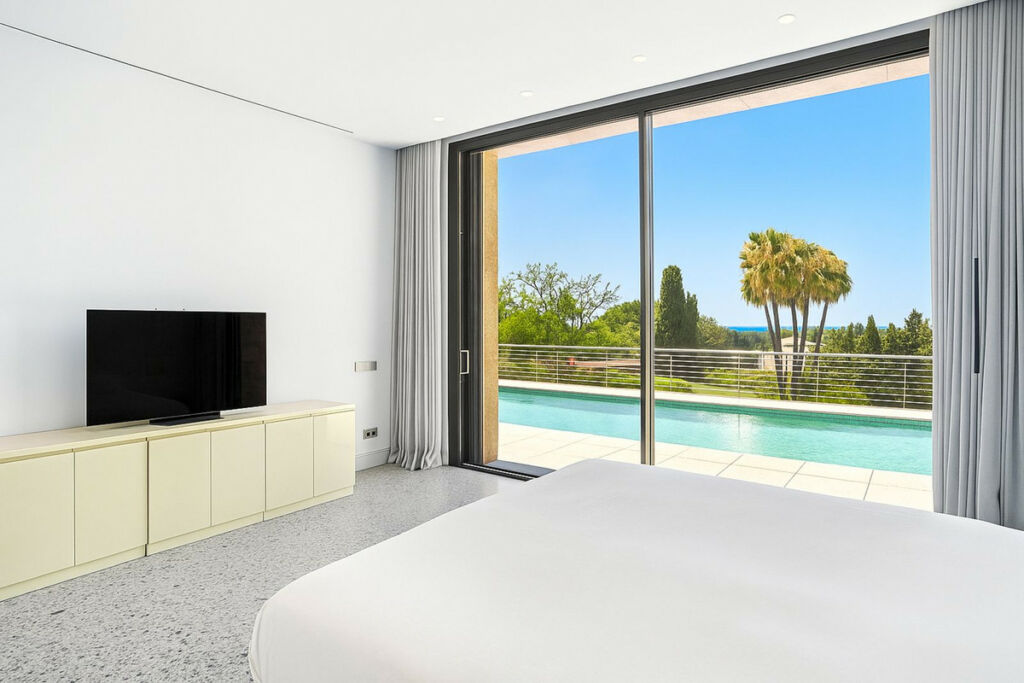 Detached Villa Elviria Málaga - image 11