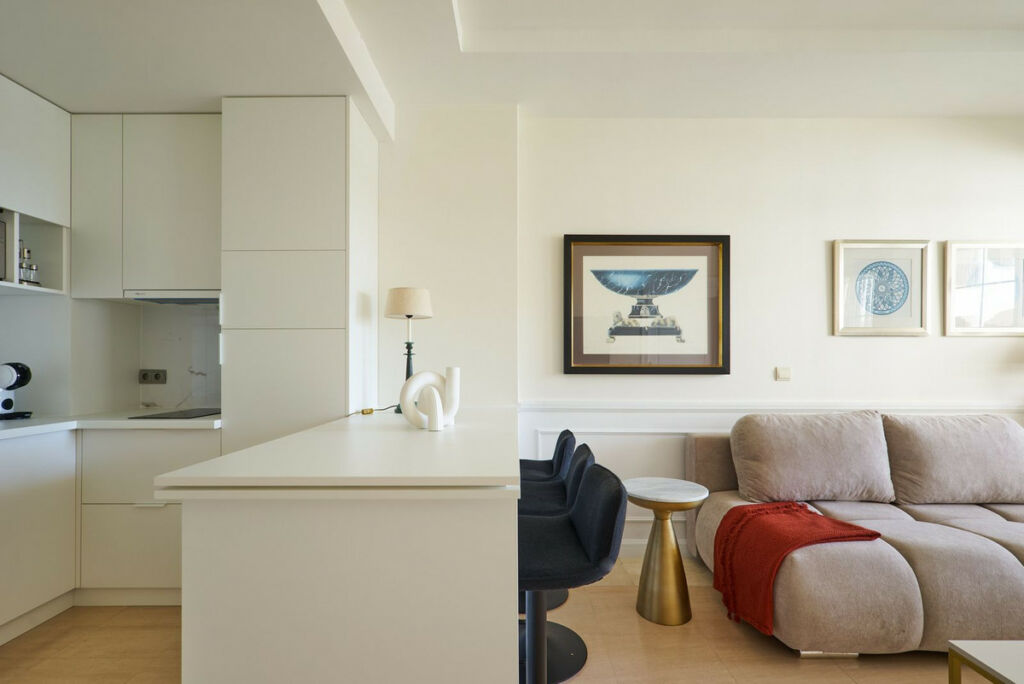 Middle Floor Apartment The Golden Mile Málaga - image 11