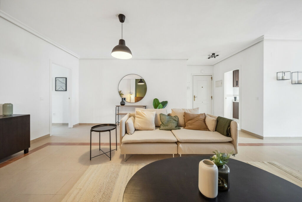 Middle Floor Apartment Nueva Andalucía Málaga - image 11